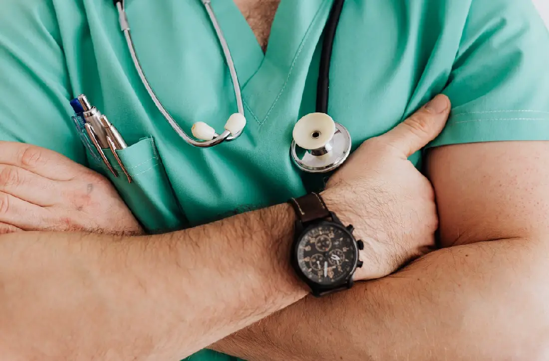 doctor-green-coat-stetoscope