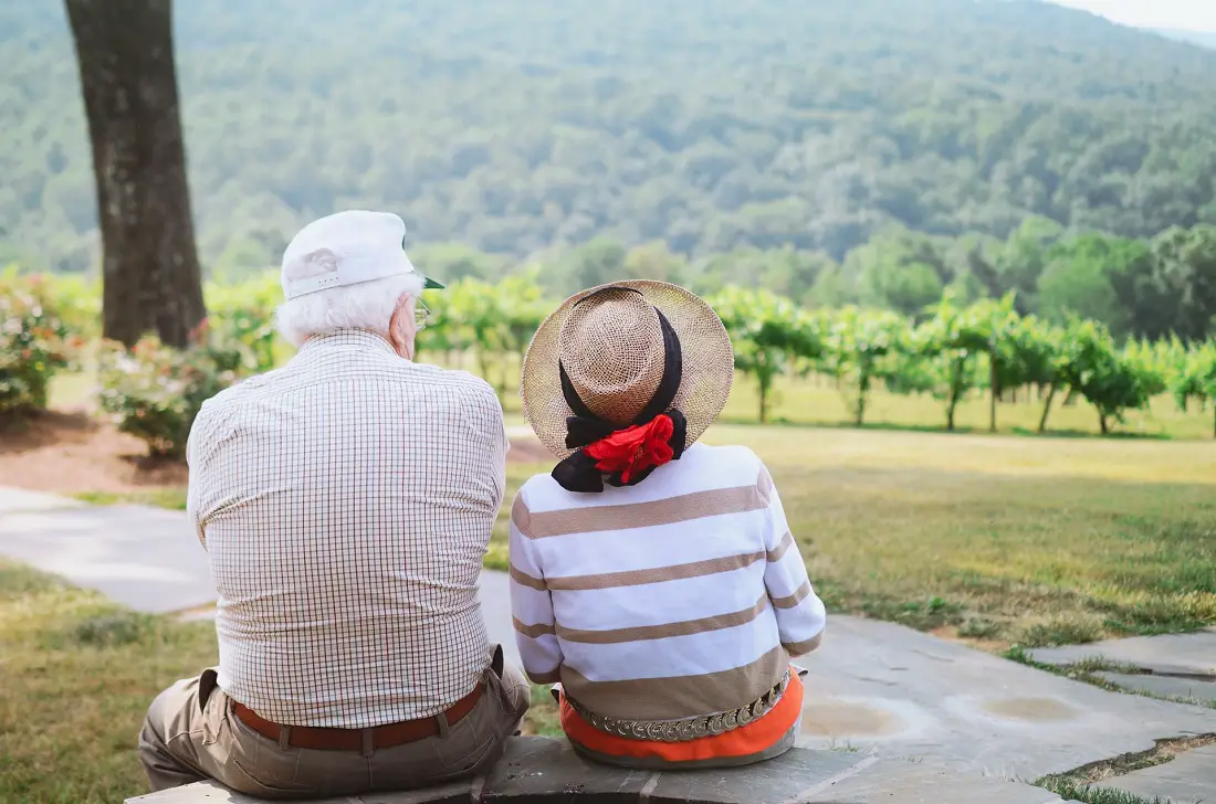 elder-older-couple-sitting