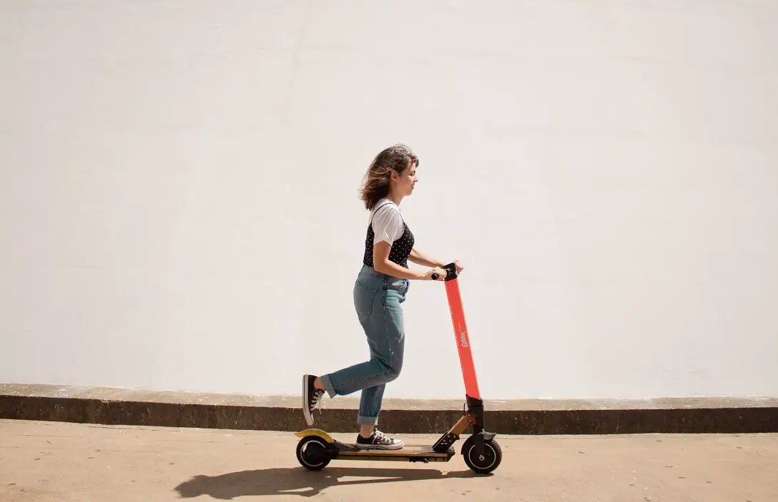 electric-scooter-girl-riding