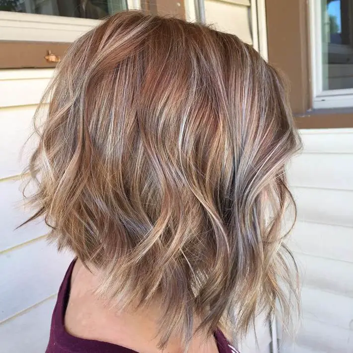 elegant-stacked-bob-with-blonde-balayage