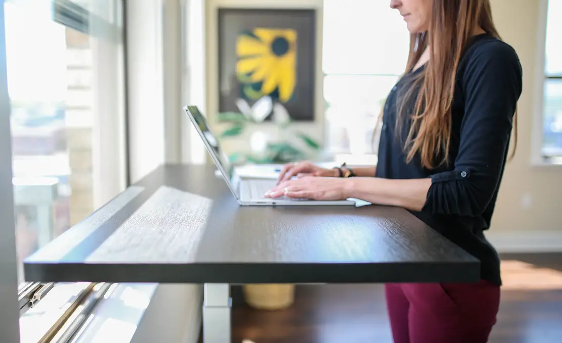 standing-desk-woman-office-desk