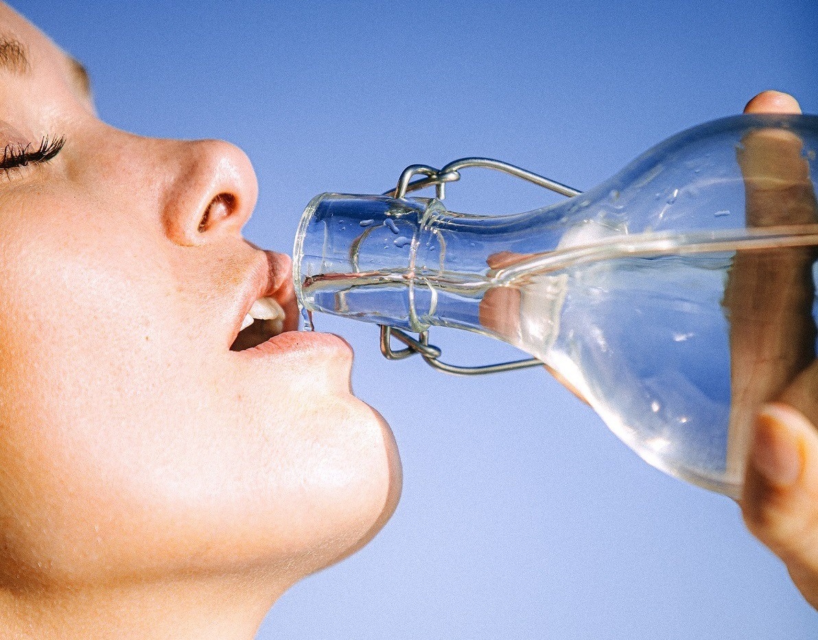 woman-drinking-water