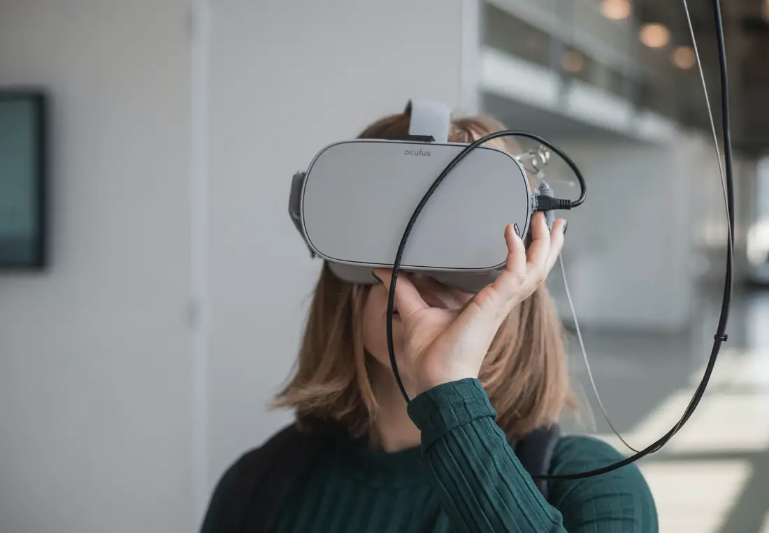 woman-headset-virtual-reality