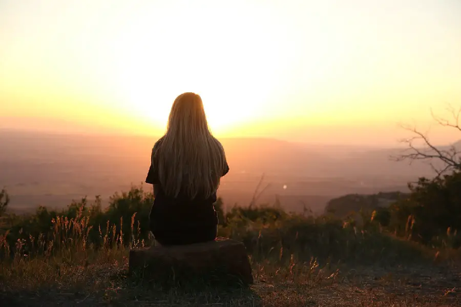 woman-looking-at-sunset-depression