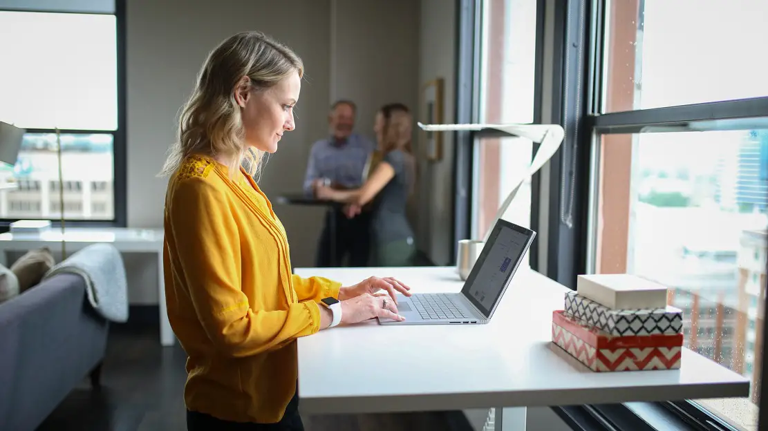 woman-work-standing-desk